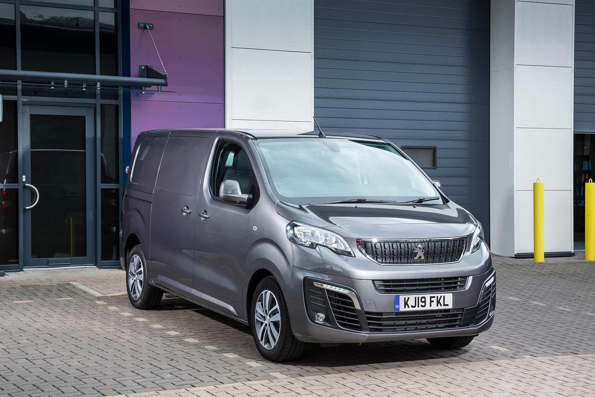 gray peugeot expert
