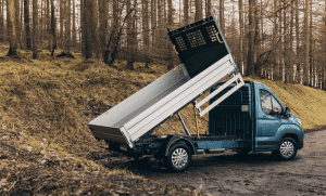 Deliver 9 with tipper standing